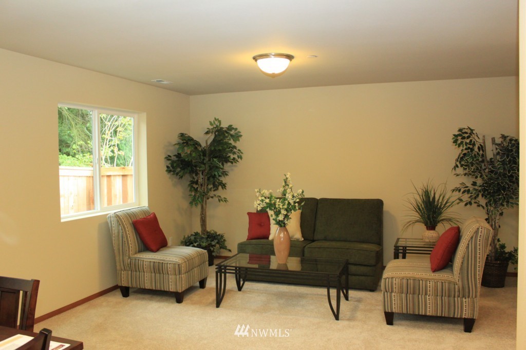 19027 25th Drive Southeast Bothell, WA 98012 - Photo 4 of 12 Gallery Image 4