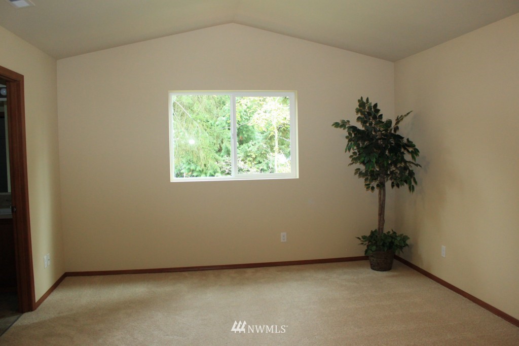 19027 25th Drive Southeast Bothell, WA 98012 - Photo 9 of 12 Gallery Image 9