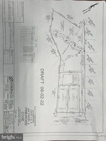 a view of a yard in front of the house