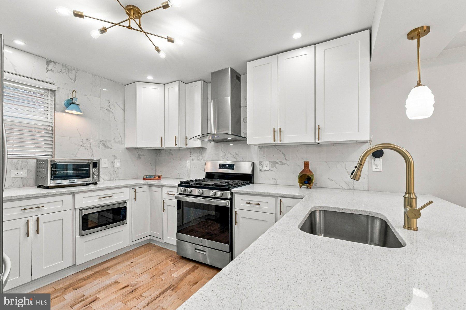 5309 Catalpha Road Baltimore, MD 21214 - Photo 7 of 40 Beautiful Kitchen with high end appliances