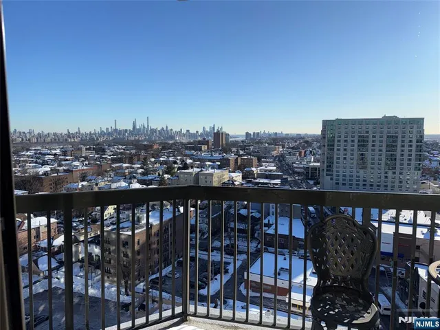 $449,900 | 770 Anderson Avenue, Unit 17D, Cliffside Park, NJ 07010