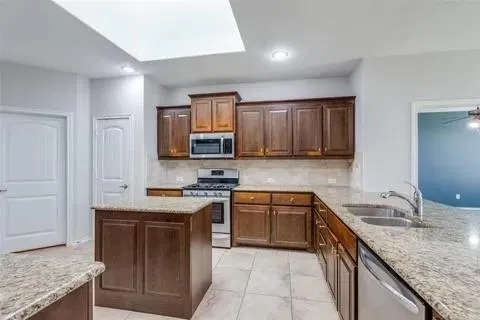 $2,600 | 613 Gannet Trail, Argyle, TX 76226