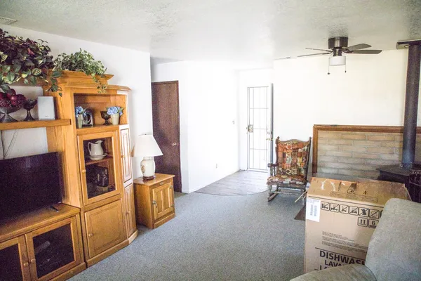 a view of an entryway with workspace