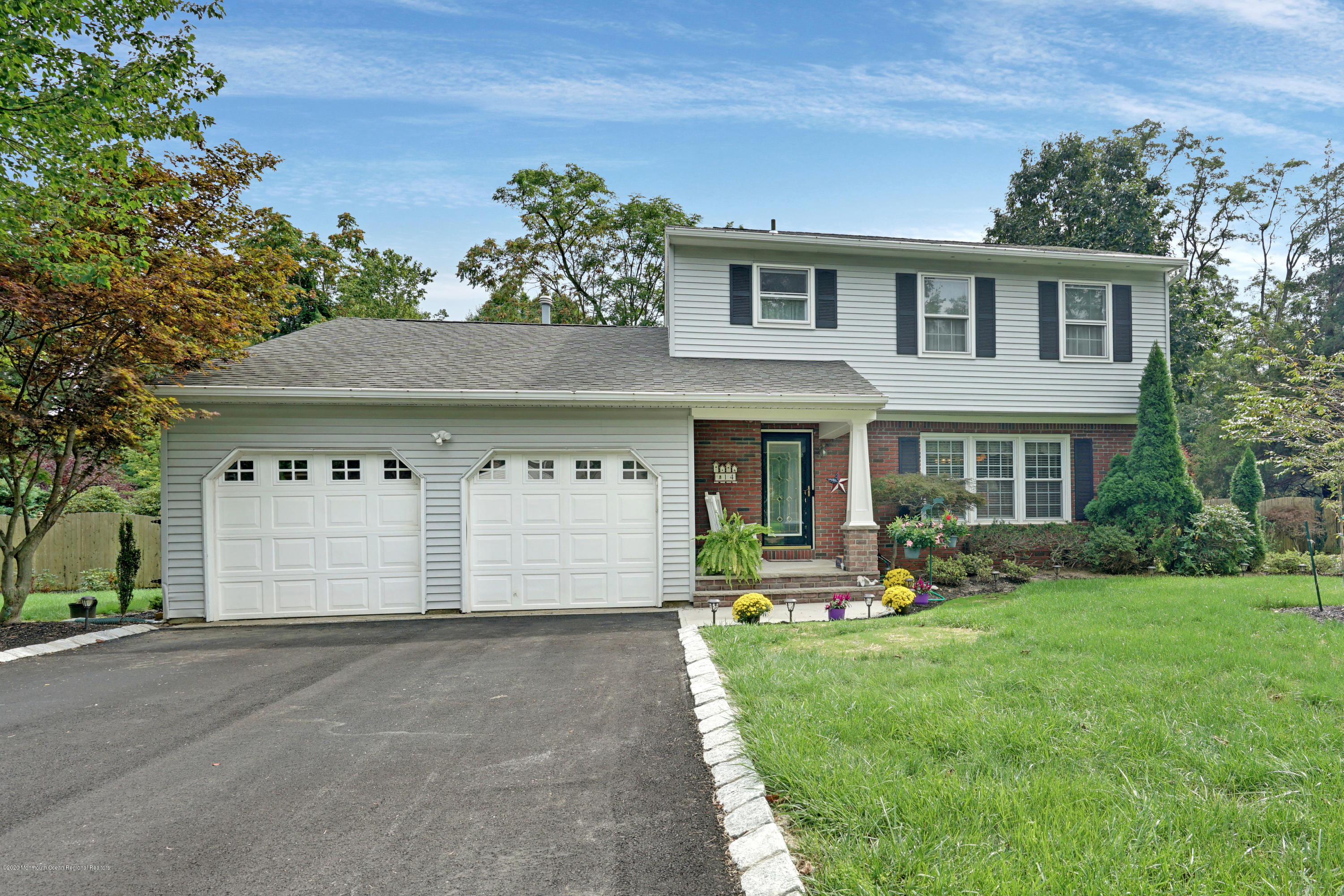 14 Rozlyn Court Eatontown, NJ 07724 - Photo 2 of 29 dsc05824-dsc05828