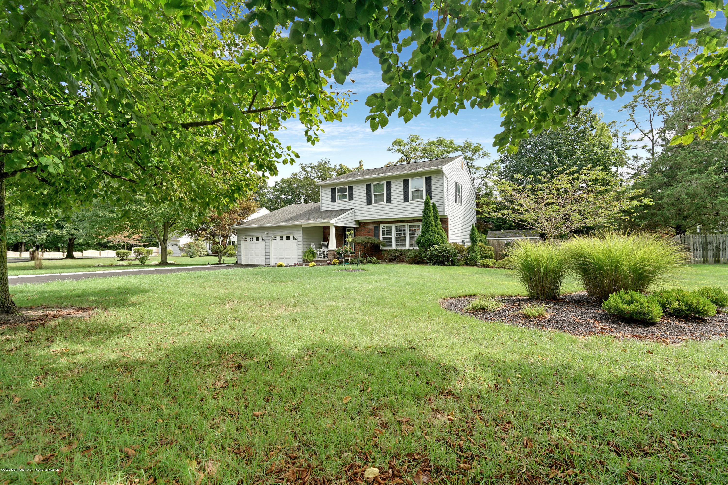 14 Rozlyn Court Eatontown, NJ 07724 - Photo 3 of 29 dsc05829-dsc05833