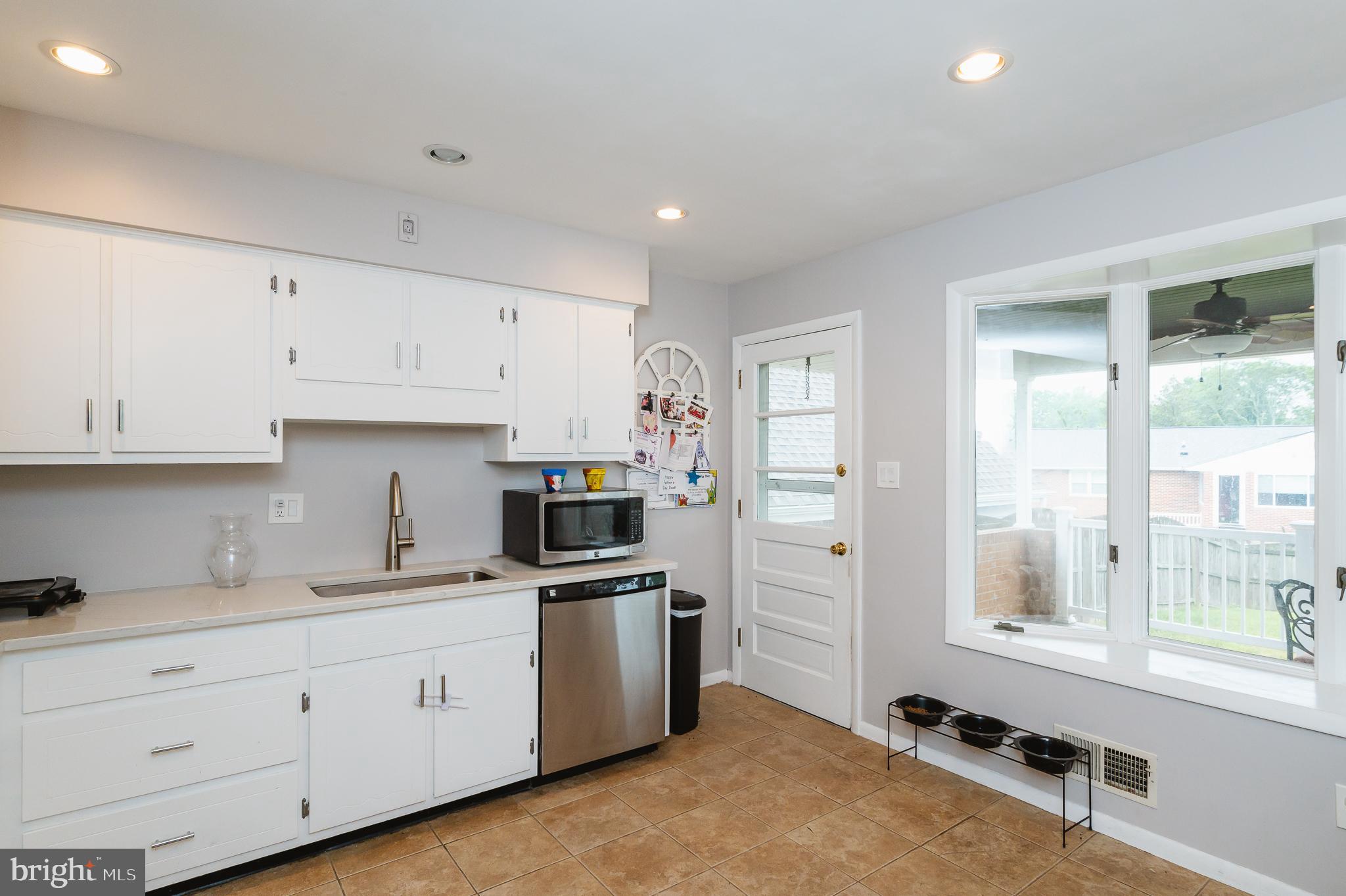 9215 Cornflower Road Nottingham, MD 21236 - Photo 14 of 44 Kitchen