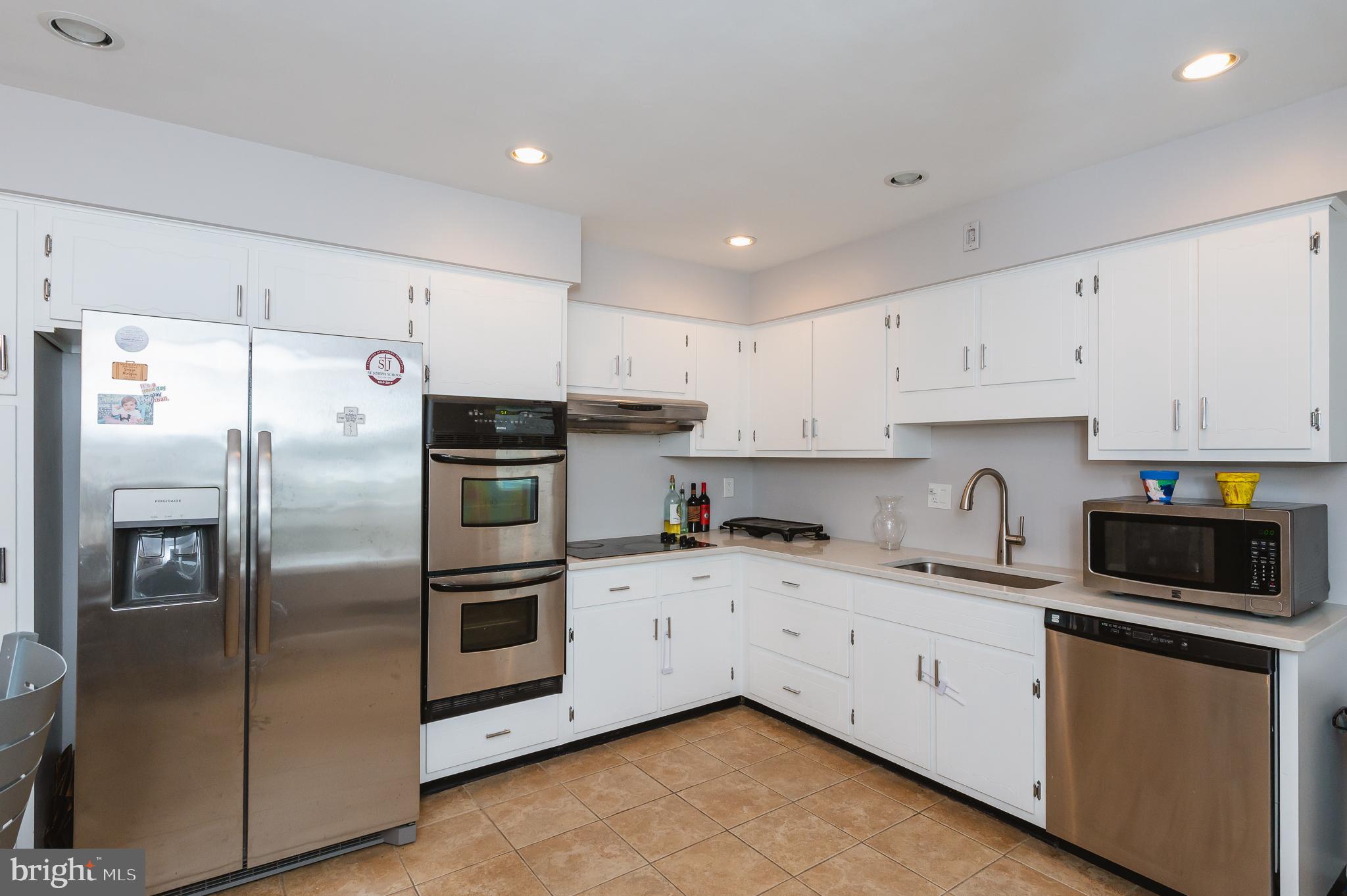9215 Cornflower Road Nottingham, MD 21236 - Photo 15 of 44 Kitchen - Double Wall Oven