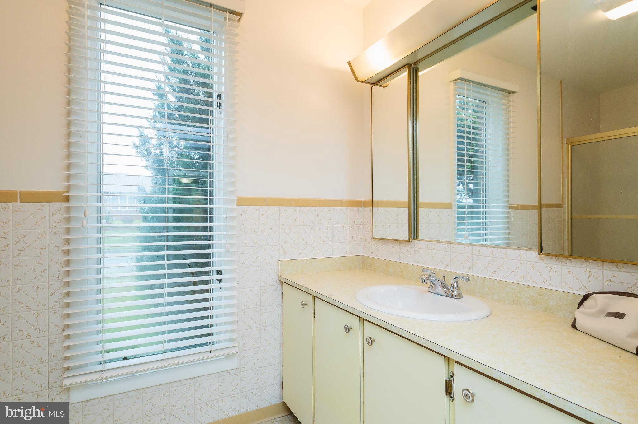 9215 Cornflower Road Nottingham, MD 21236 - Photo 23 of 44 Full Bathroom