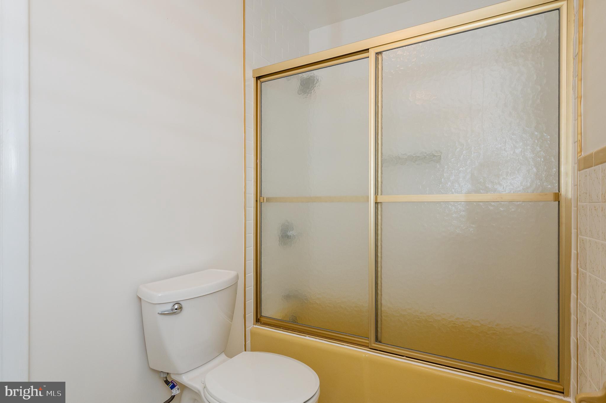 9215 Cornflower Road Nottingham, MD 21236 - Photo 24 of 44 Full Bathroom