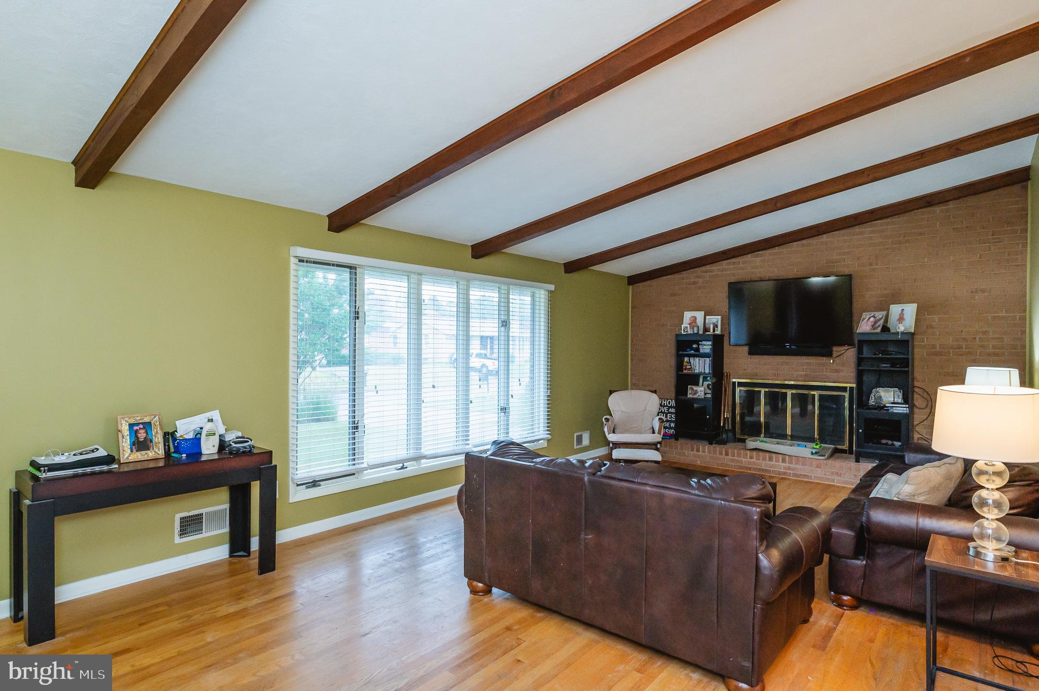 9215 Cornflower Road Nottingham, MD 21236 - Photo 6 of 44 Living Room