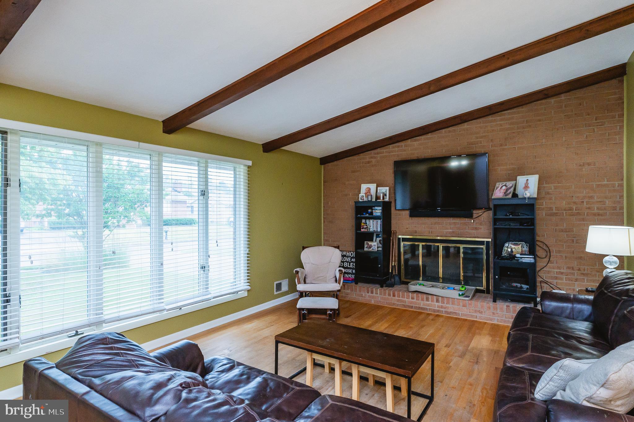 9215 Cornflower Road Nottingham, MD 21236 - Photo 7 of 44 Living Room