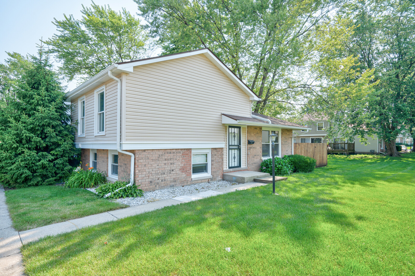 166 Williamsburg Road Country Club Hills, IL 60478 - Photo 13 of 15 a front view of house with a garden and patio