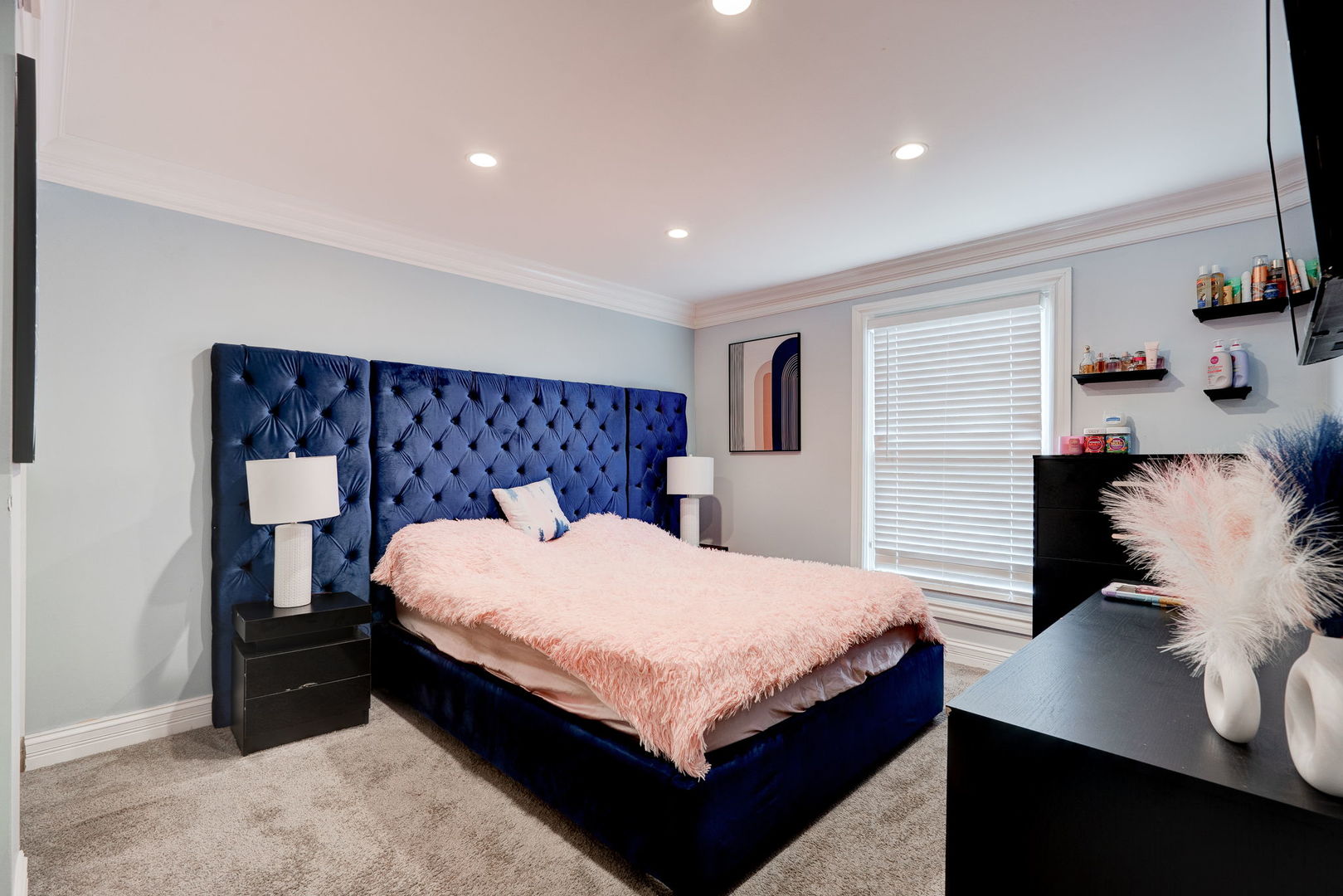 166 Williamsburg Road Country Club Hills, IL 60478 - Photo 7 of 15 a bed sitting in a spacious bedroom next to a window