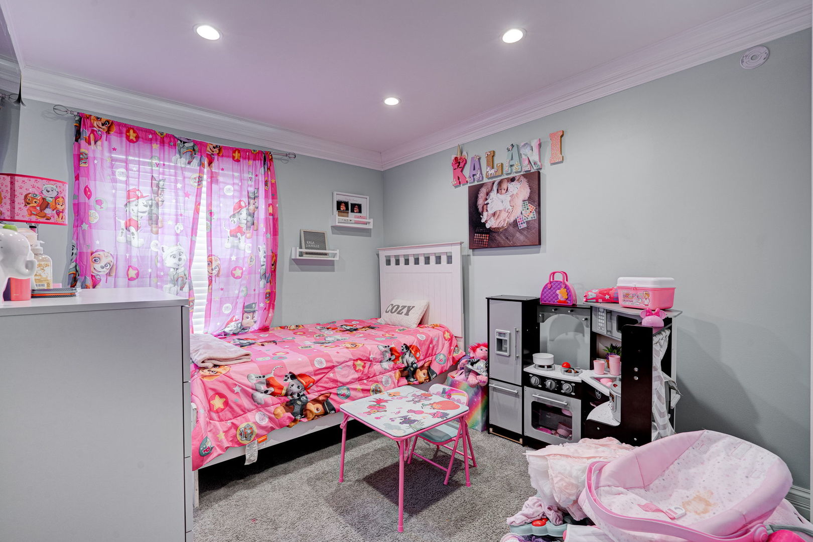 166 Williamsburg Road Country Club Hills, IL 60478 - Photo 8 of 15 a bedroom with furniture and a window