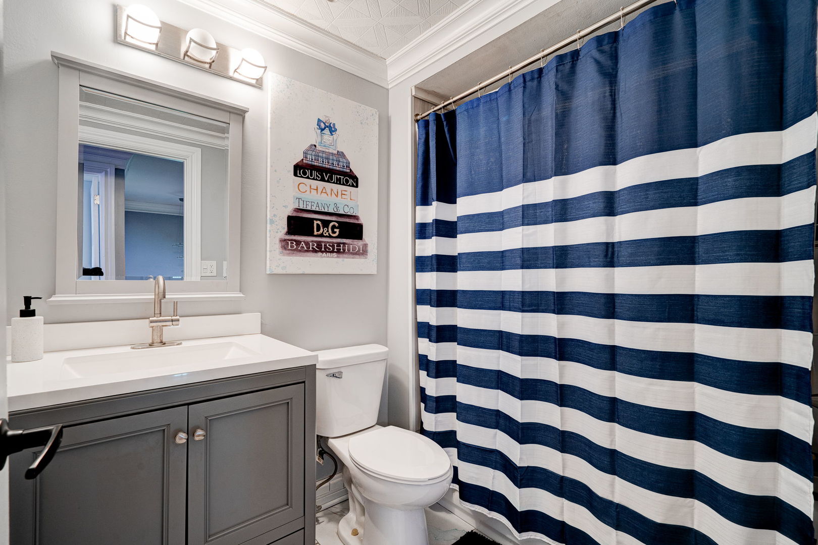 166 Williamsburg Road Country Club Hills, IL 60478 - Photo 9 of 15 a bathroom with a sink a toilet a shower and a mirror
