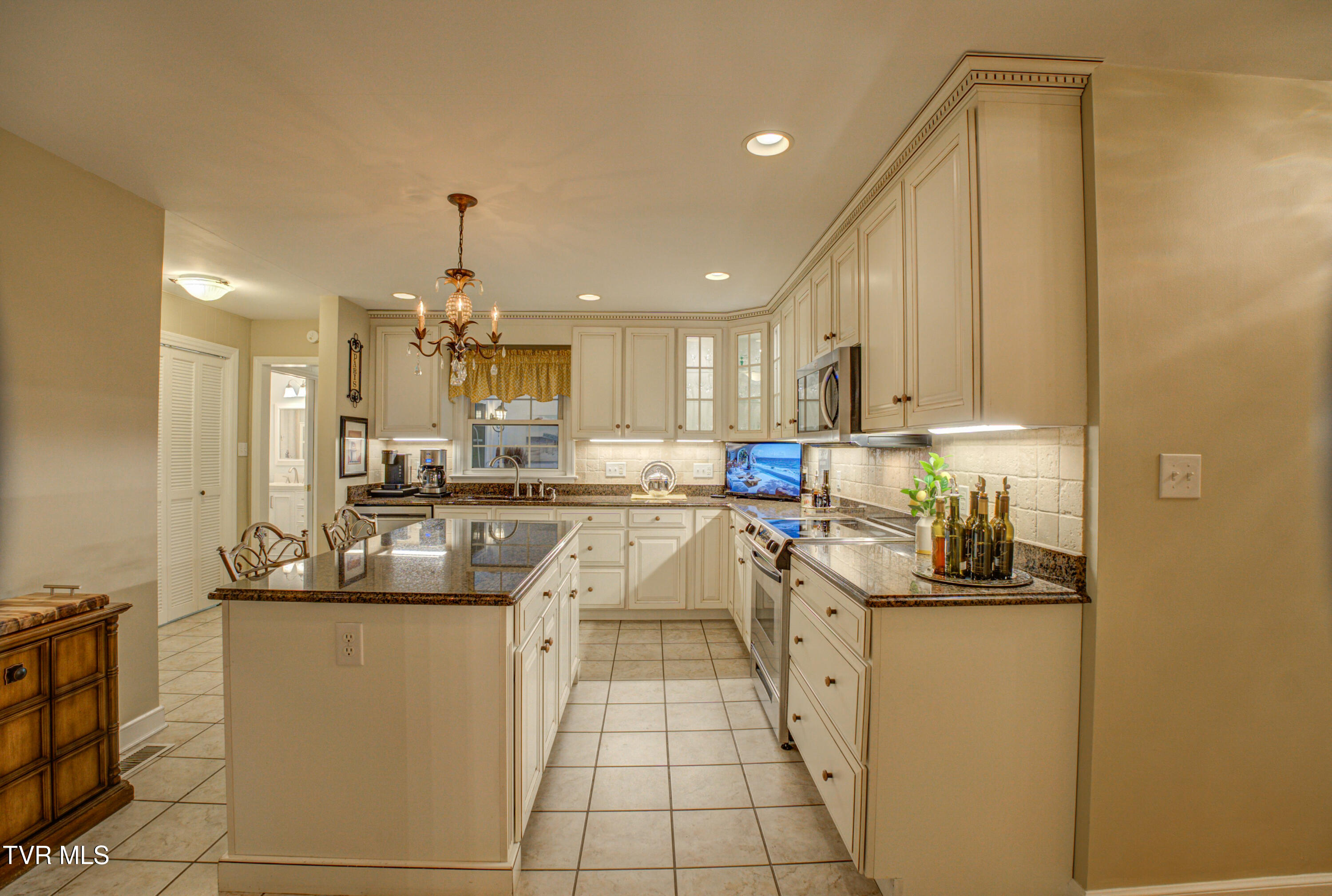 1175 Foxcroft Road Bristol, VA 24201 - Photo 24 of 69 DSC05284_5_6_7_8