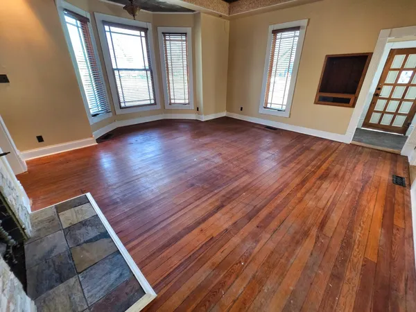 $156,000 | 102 West 3rd Street, Flora, IL 62839