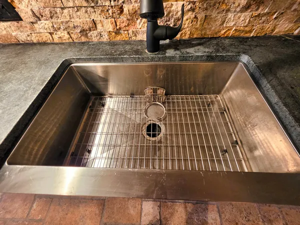 $156,000 | 102 West 3rd Street, Flora, IL 62839