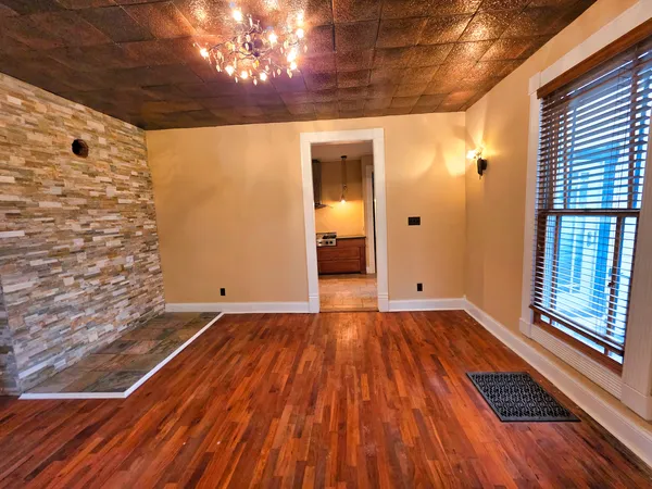 $156,000 | 102 West 3rd Street, Flora, IL 62839