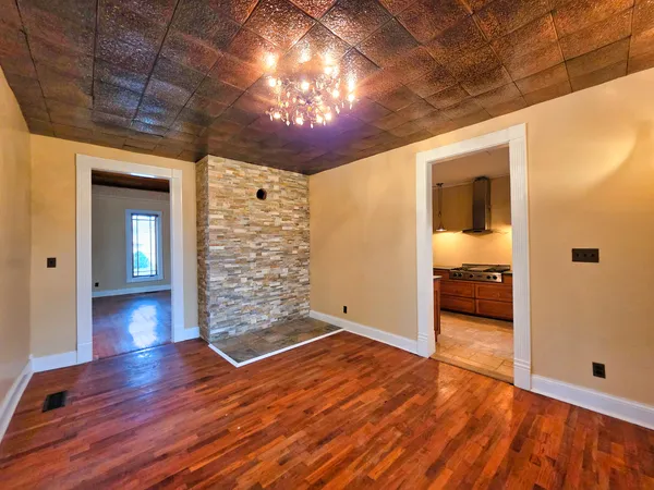 $156,000 | 102 West 3rd Street, Flora, IL 62839