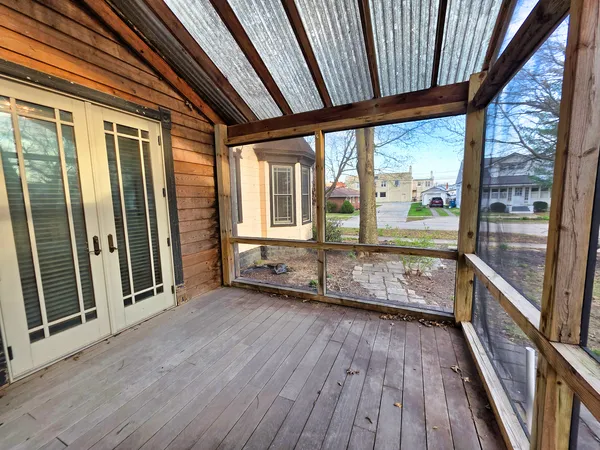 $156,000 | 102 West 3rd Street, Flora, IL 62839