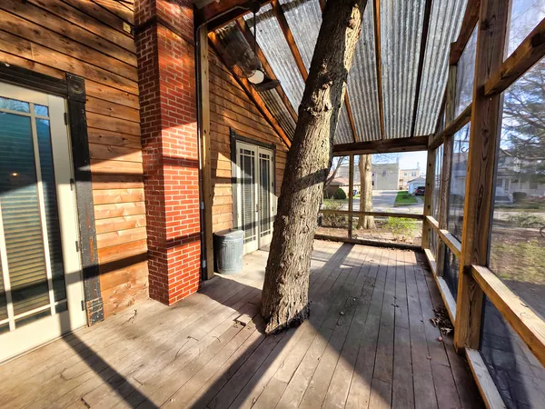 $156,000 | 102 West 3rd Street, Flora, IL 62839