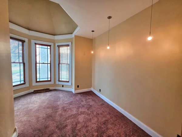 $156,000 | 102 West 3rd Street, Flora, IL 62839