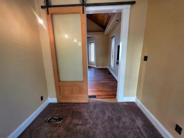 $156,000 | 102 West 3rd Street, Flora, IL 62839