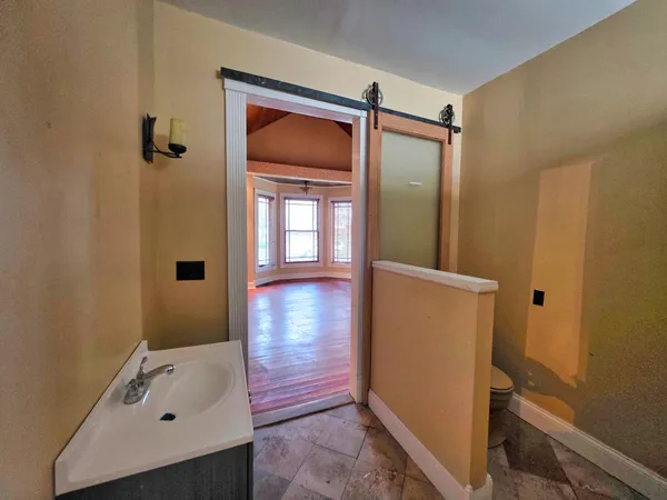 $156,000 | 102 West 3rd Street, Flora, IL 62839