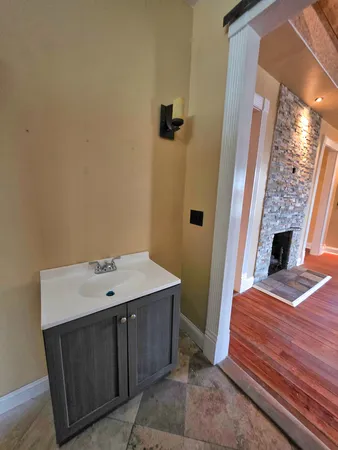 $156,000 | 102 West 3rd Street, Flora, IL 62839