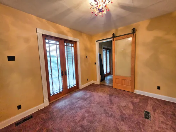 $156,000 | 102 West 3rd Street, Flora, IL 62839