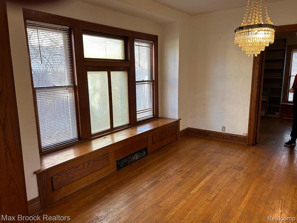 365 West Iroquois Road Pontiac, MI 48341 - Photo 5 of 15