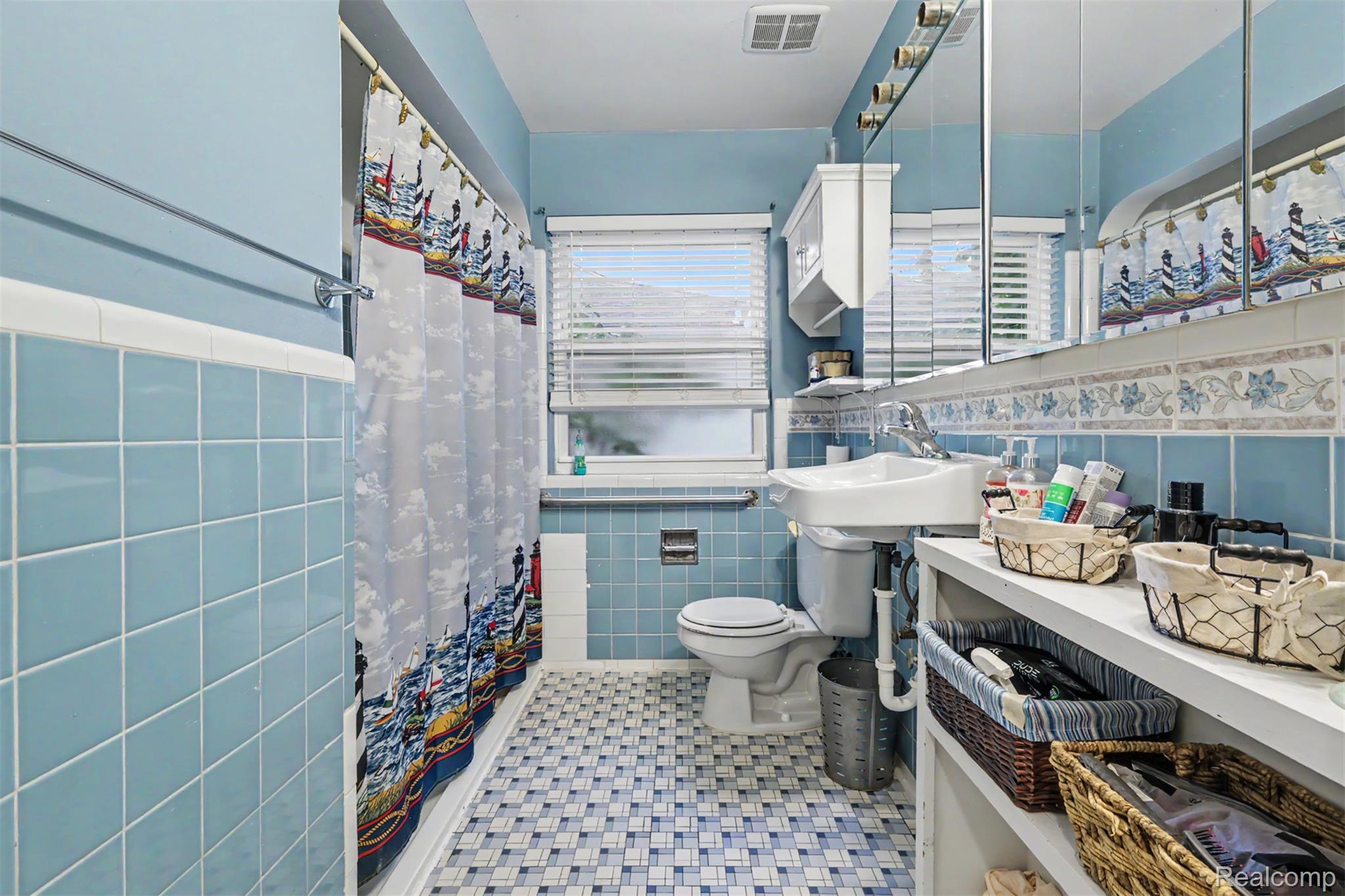 1772 North Gulley Road Dearborn, MI 48128 - Photo 13 of 30 17.jpg