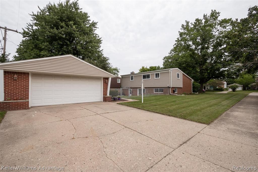 1429 North Pine Street Rochester Hills, MI 48307 - Photo 37 of 41