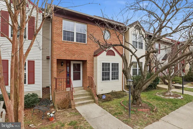 $3,300 | 6105 Castletown Way, Alexandria, VA 22310