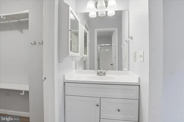 $3,300 | 6105 Castletown Way, Alexandria, VA 22310