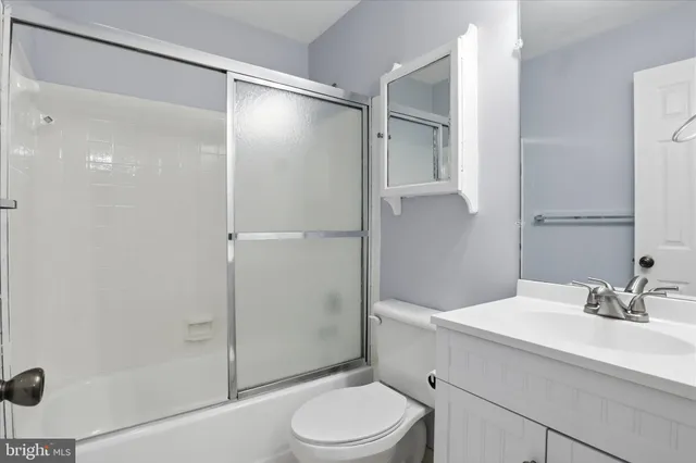 $3,300 | 6105 Castletown Way, Alexandria, VA 22310