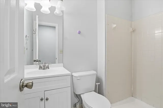 $3,300 | 6105 Castletown Way, Alexandria, VA 22310