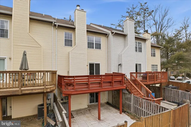 $3,300 | 6105 Castletown Way, Alexandria, VA 22310