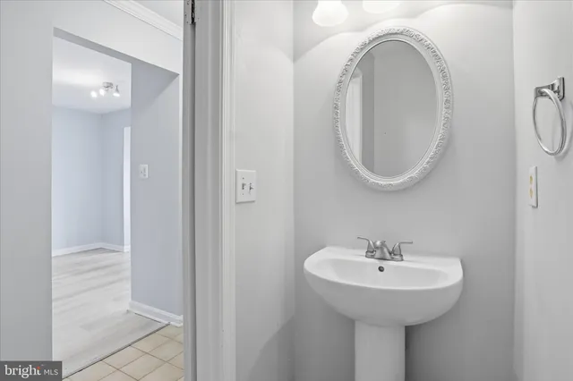 $3,300 | 6105 Castletown Way, Alexandria, VA 22310