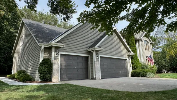 $949,900 | 14220 West North Oak Boulevard, New Berlin, WI 53151