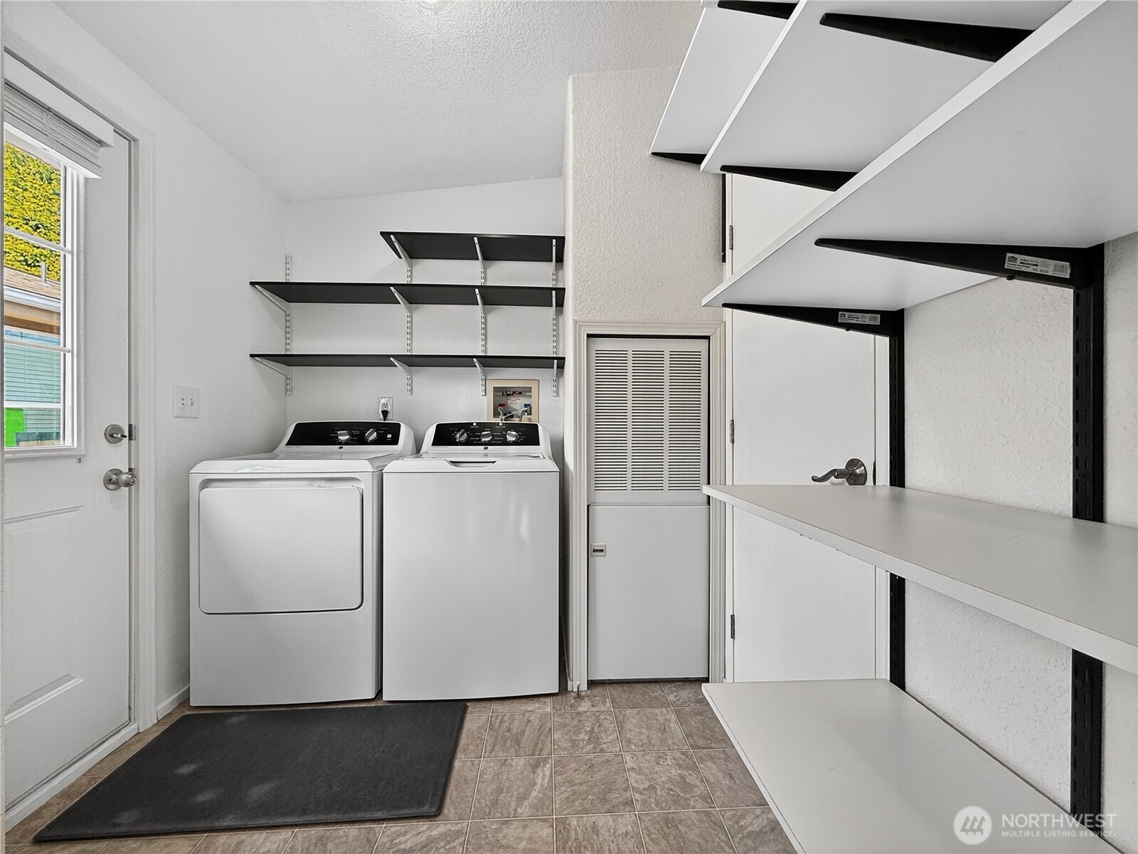 23825 15th Avenue Southeast, Unit 183 Bothell, WA 98021 - Photo 17 of 29 a view of hallway with washer and dryer