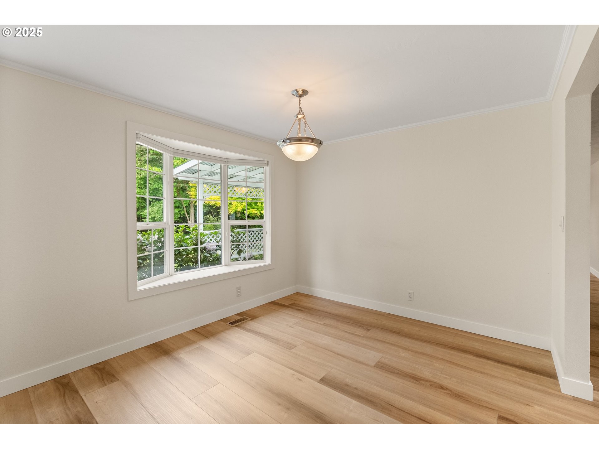 420 Mar Loop Eugene, OR 97401 - Photo 11 of 42 Dining Area