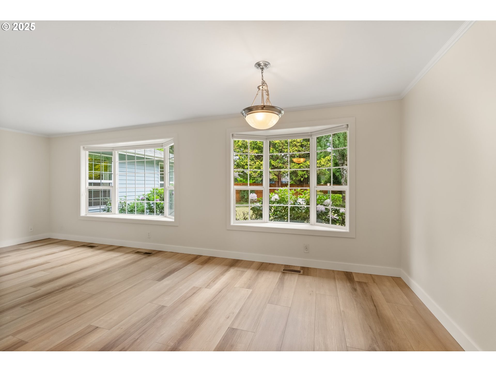 420 Mar Loop Eugene, OR 97401 - Photo 12 of 42 Dining Area