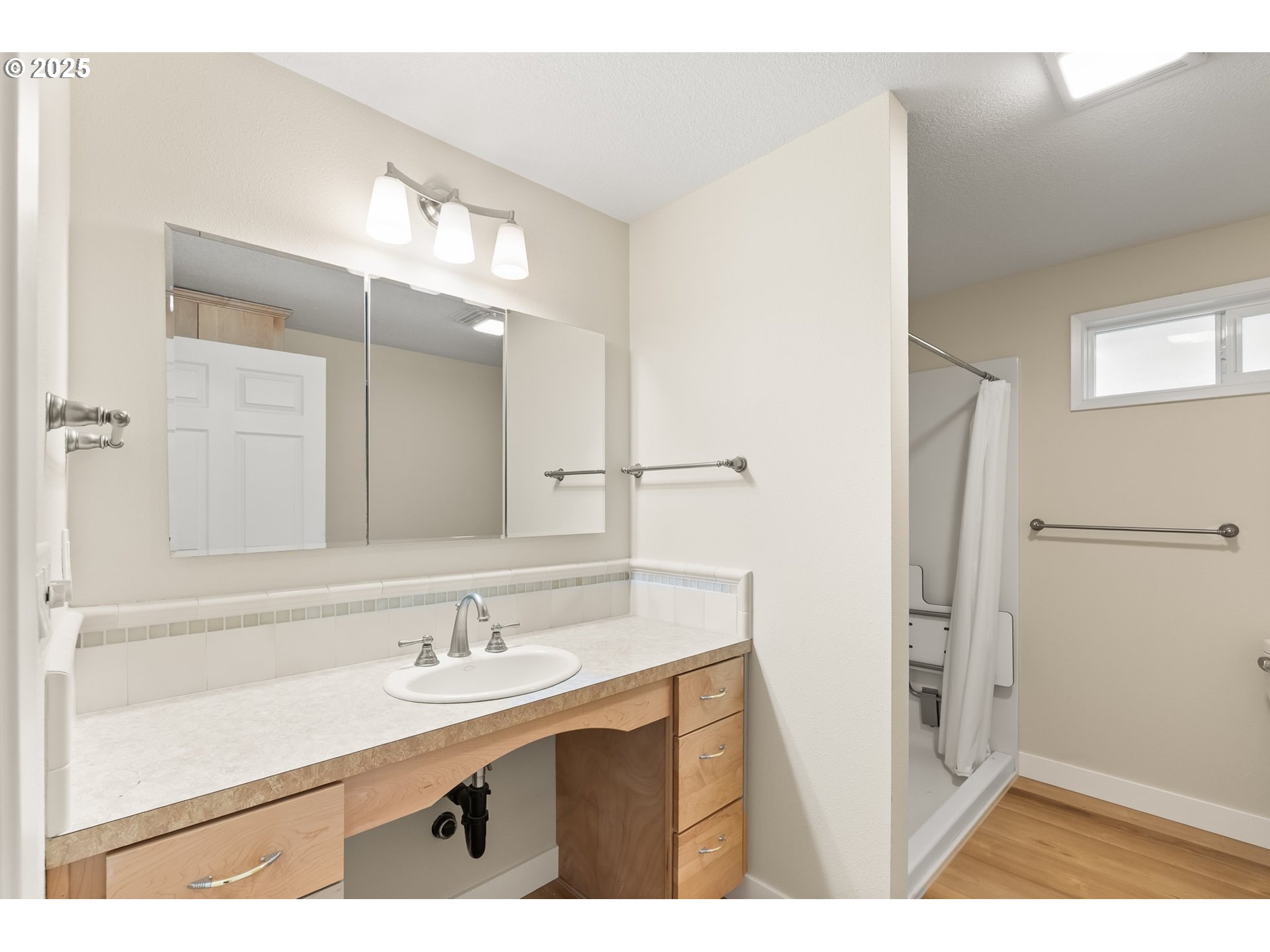 420 Mar Loop Eugene, OR 97401 - Photo 24 of 42 Bathroom