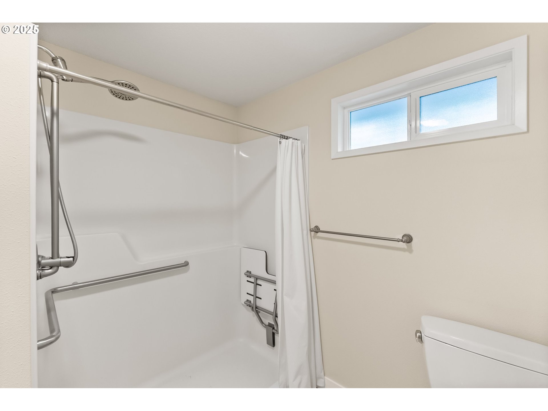 420 Mar Loop Eugene, OR 97401 - Photo 25 of 42 Bathroom