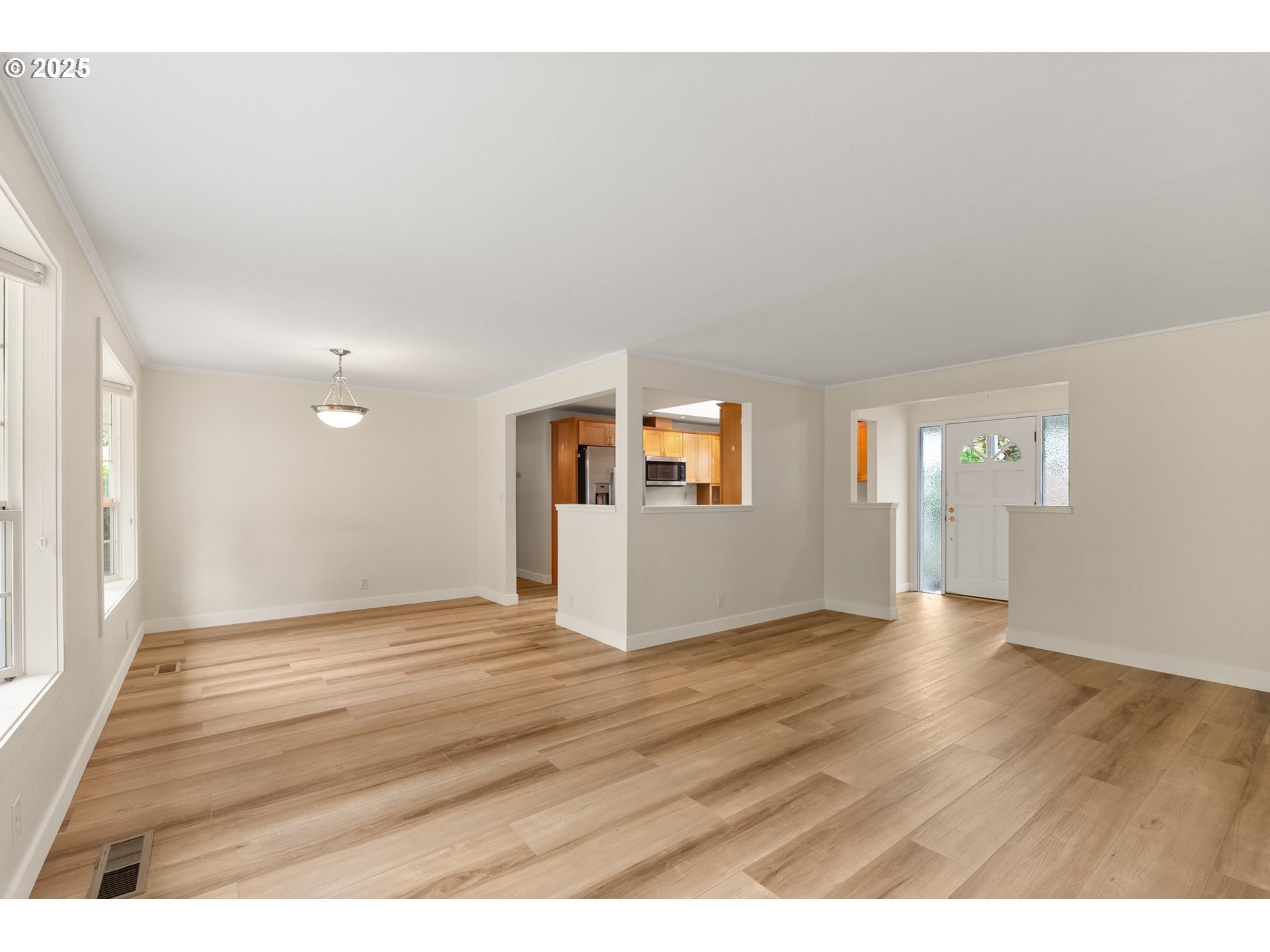420 Mar Loop Eugene, OR 97401 - Photo 10 of 42 Living Room