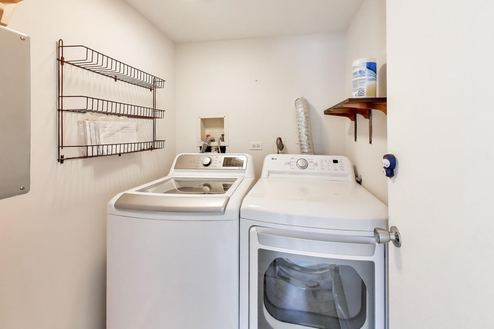 8610 Waukegan Road, Unit 302 Morton Grove, IL 60053 - Photo 15 of 34 a utility room with dryer and washer