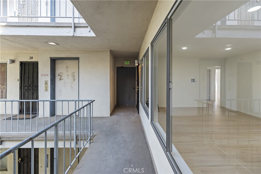 505 Cedar Avenue, Unit 2A Long Beach, CA 90802 - Photo 16 of 71 a view of hallway with stairs