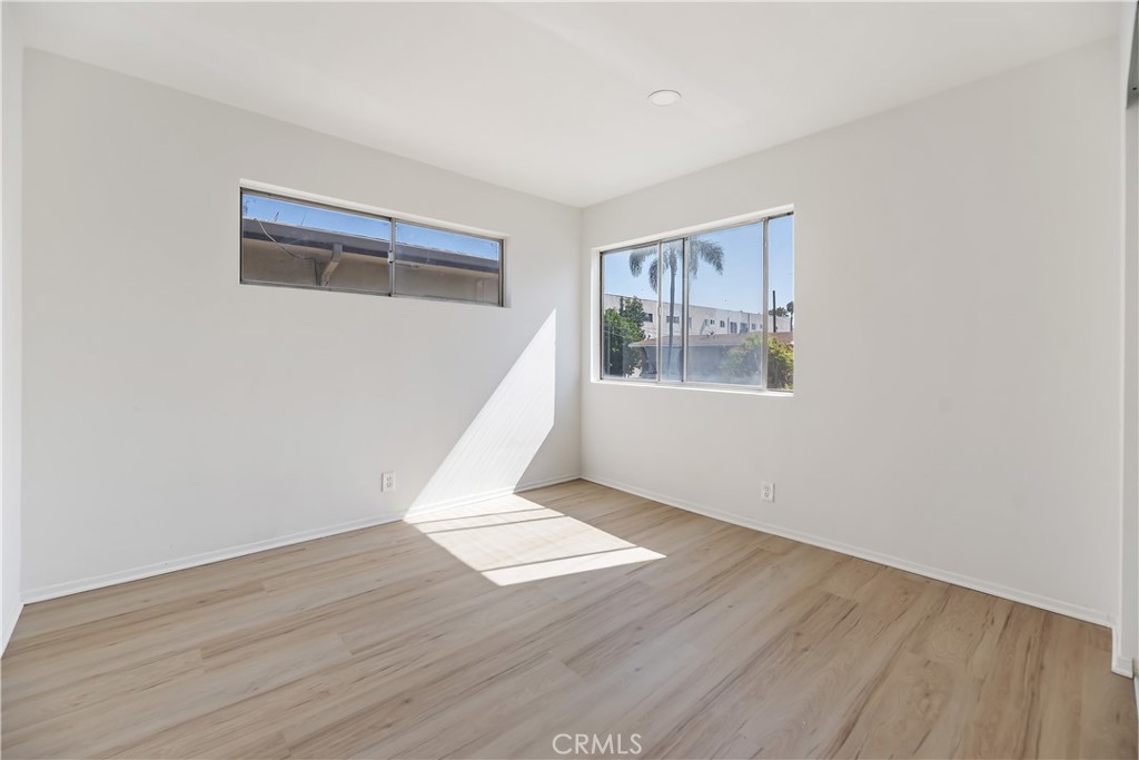 505 Cedar Avenue, Unit 2A Long Beach, CA 90802 - Photo 27 of 71 an empty room with wooden floor and windows